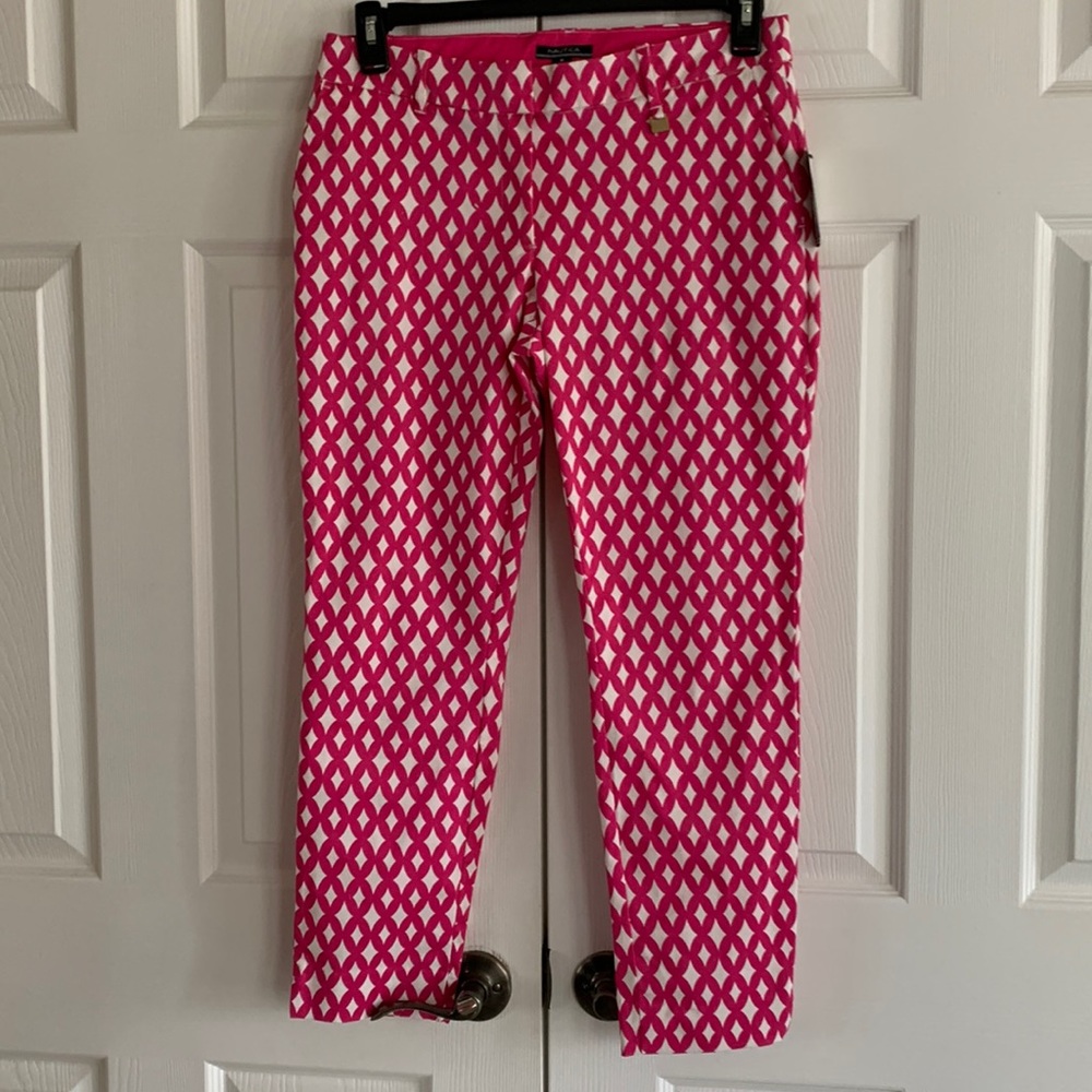 NWT: Nautica ankle length pant. Beautiful and perfect condition.